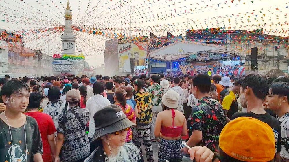 เล่นน้ำสงกรานต์ที่สุโขทัย